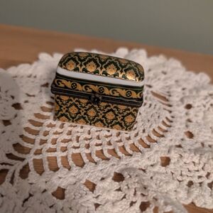 Elegant Green and Gold Trinket Vintage Pill Box